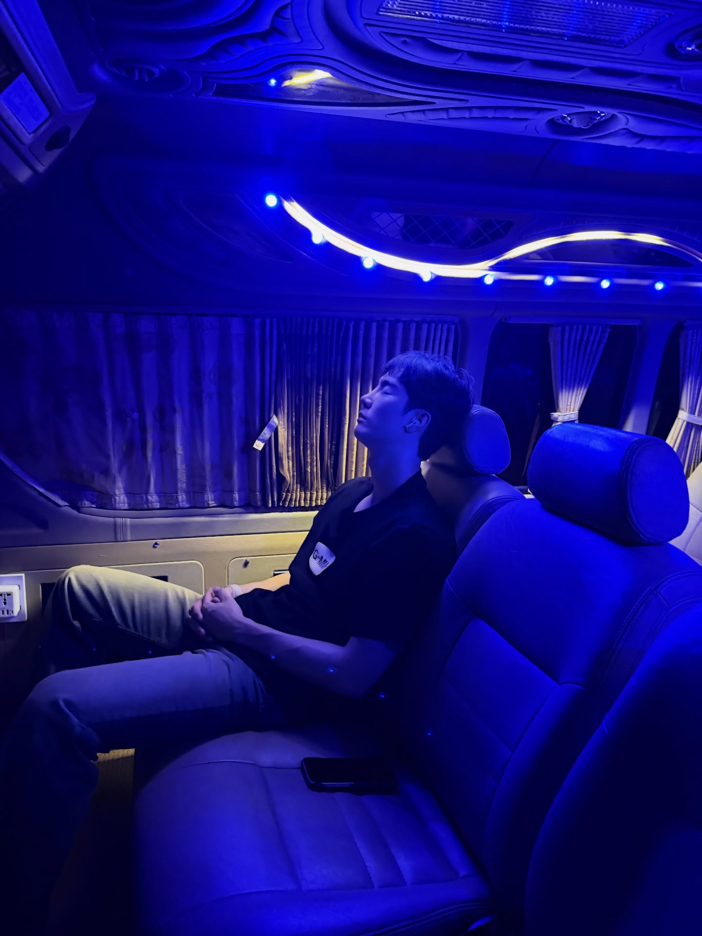 บุ๊ค - กษิดิ์เดช ปลูกผล