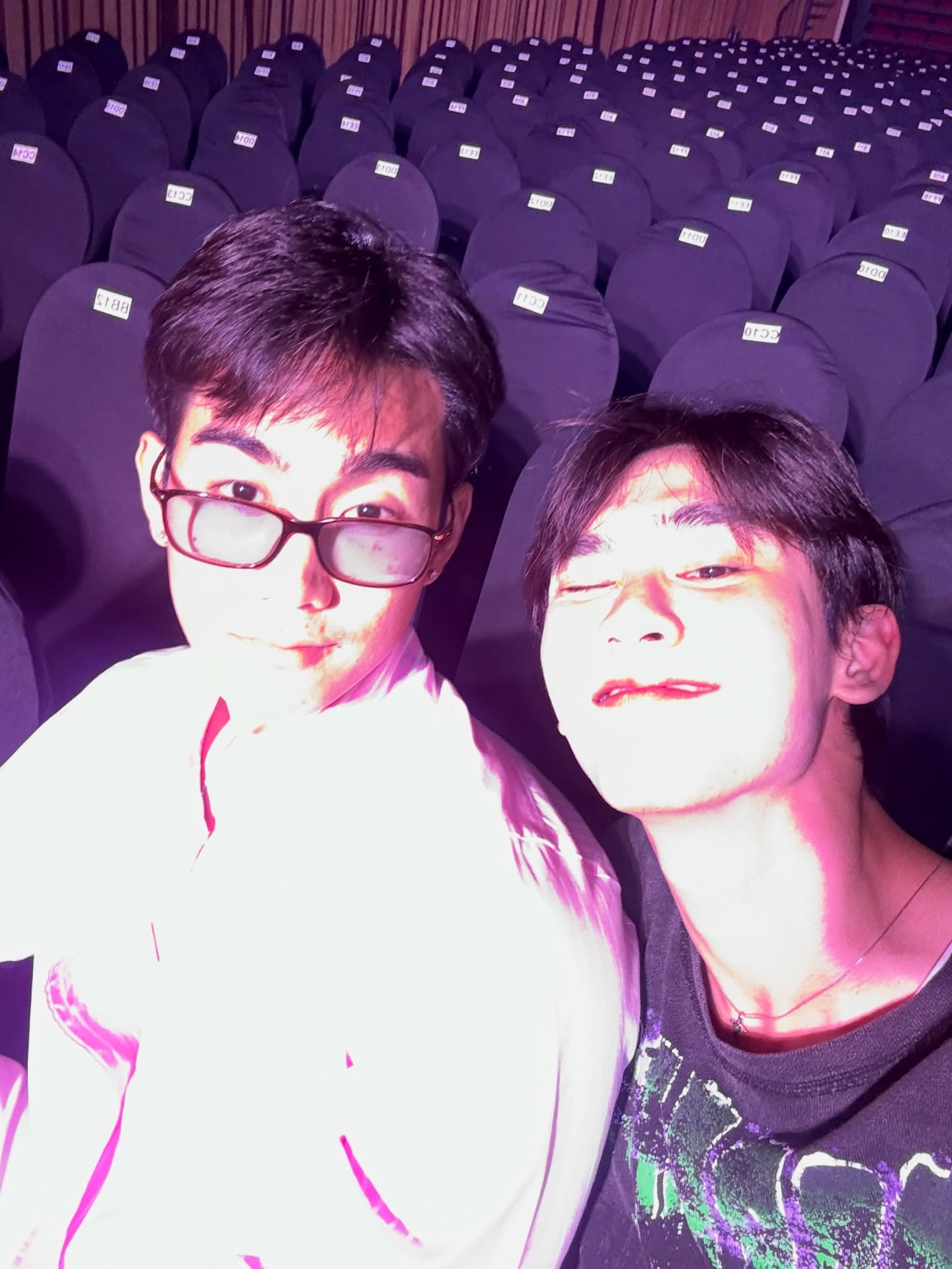 บุ๊ค - กษิดิ์เดช ปลูกผล