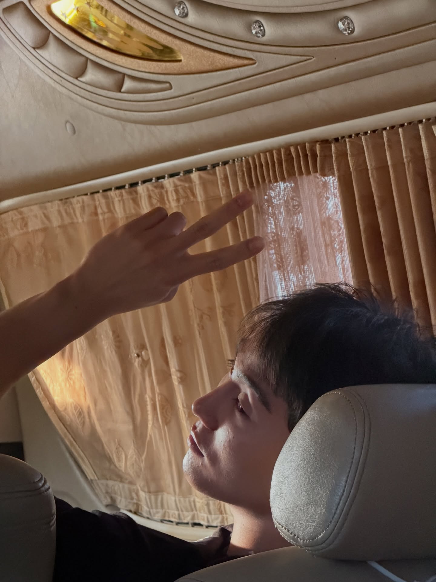 บุ๊ค - กษิดิ์เดช ปลูกผล