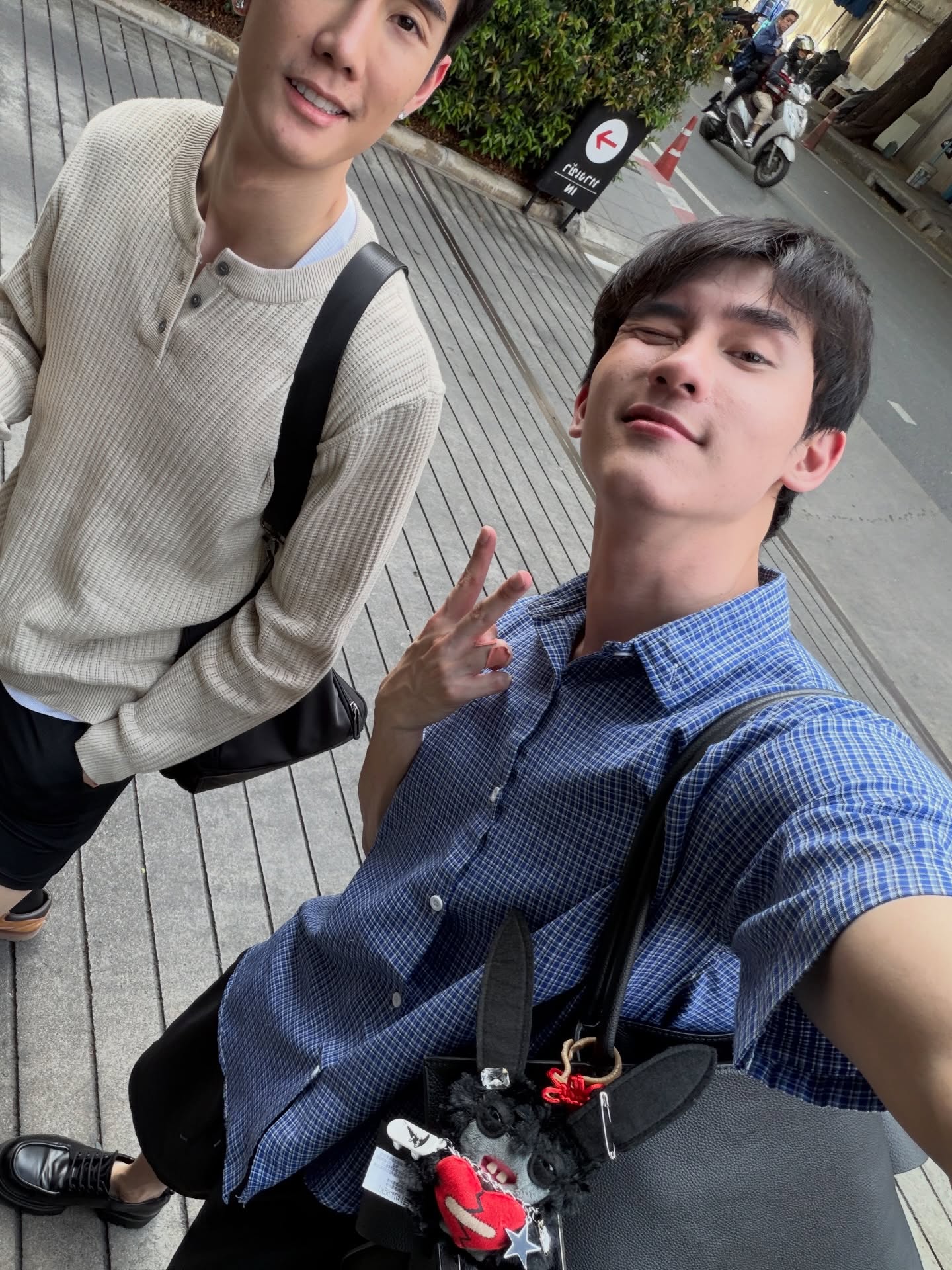 บุ๊ค - กษิดิ์เดช ปลูกผล