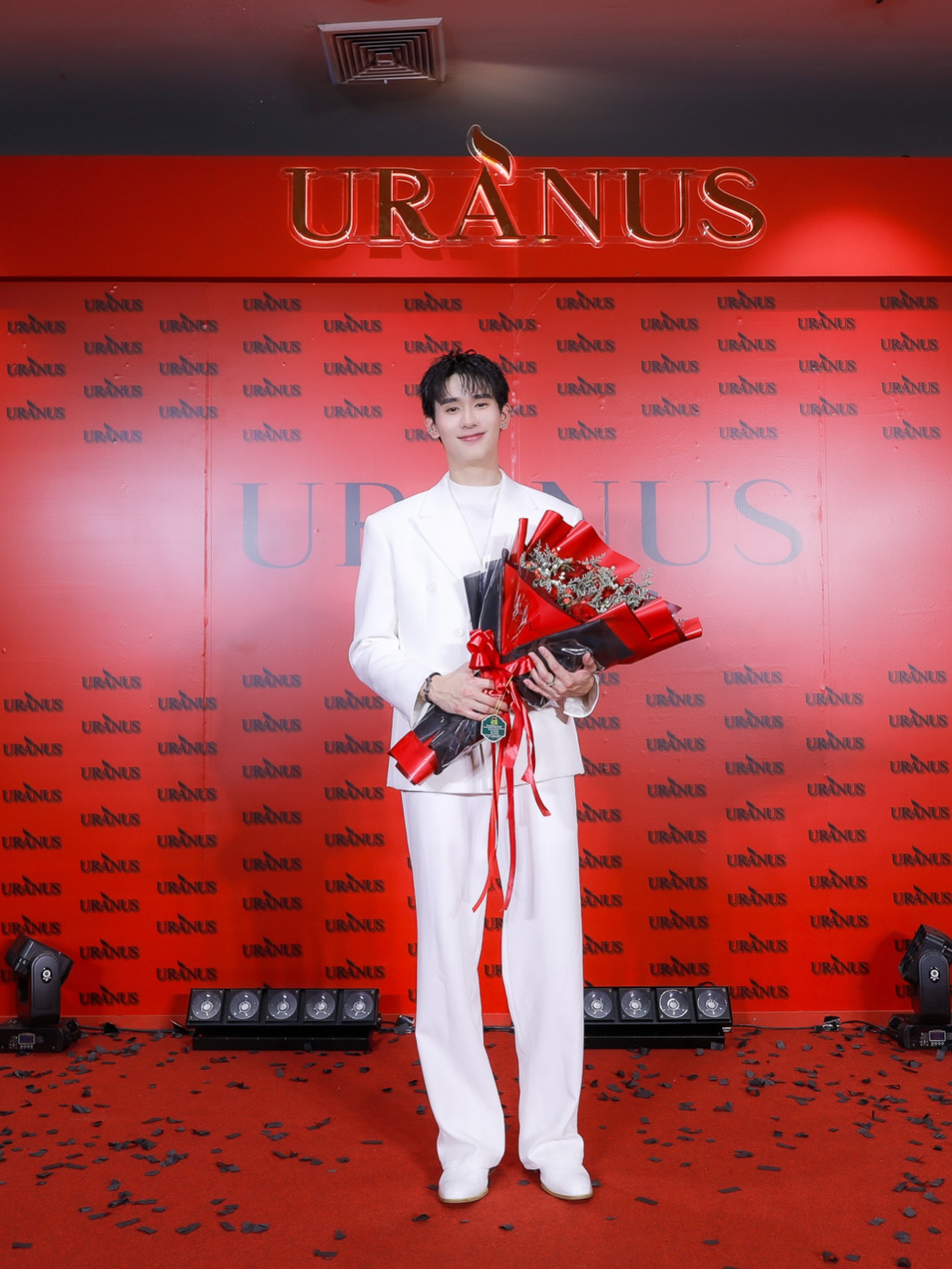 บุ๊ค - กษิดิ์เดช ปลูกผล