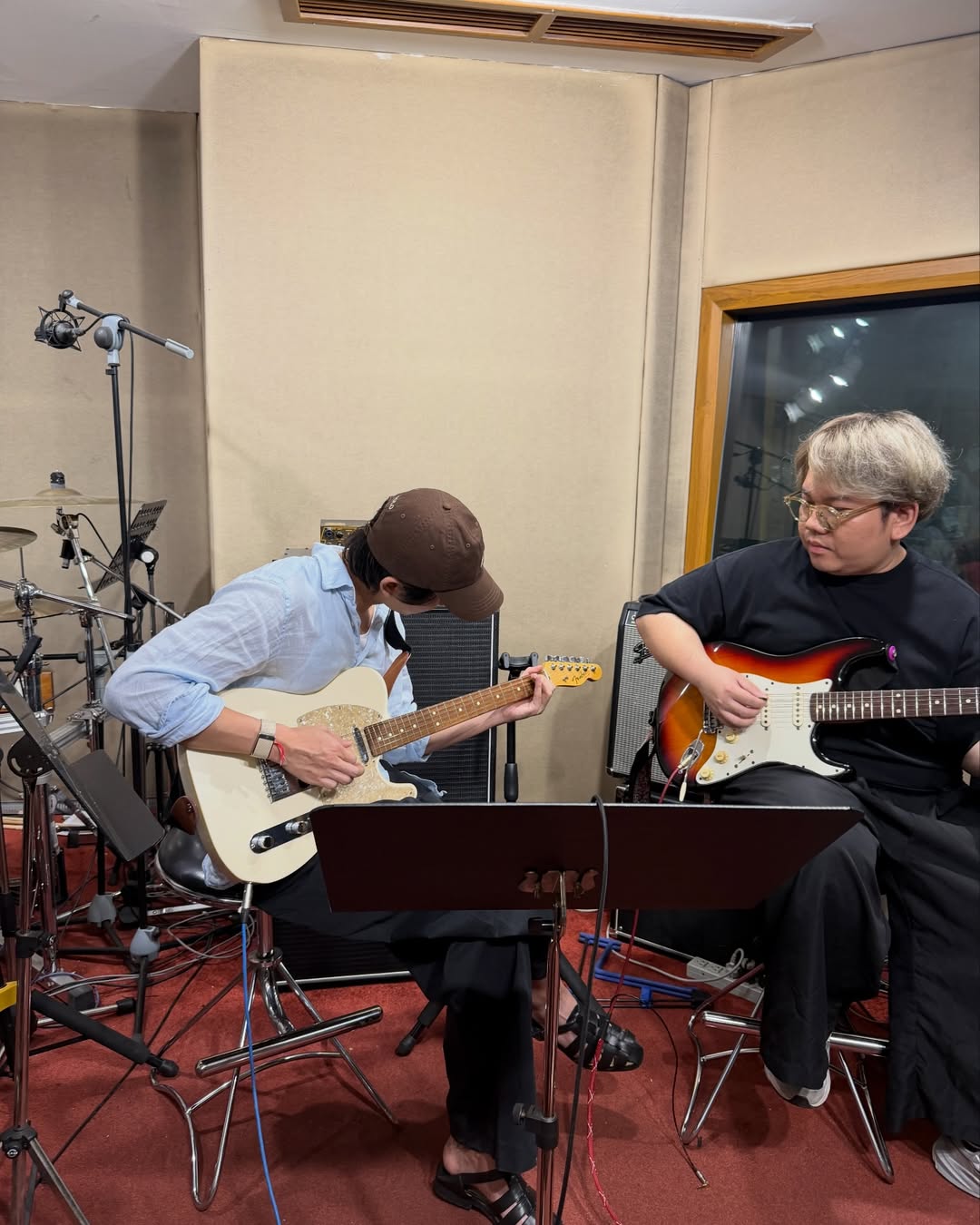 บุ๊ค - กษิดิ์เดช ปลูกผล