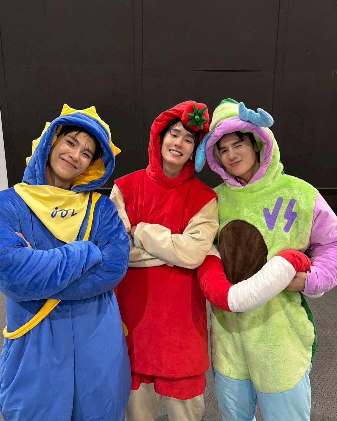 บุ๊ค - กษิดิ์เดช ปลูกผล