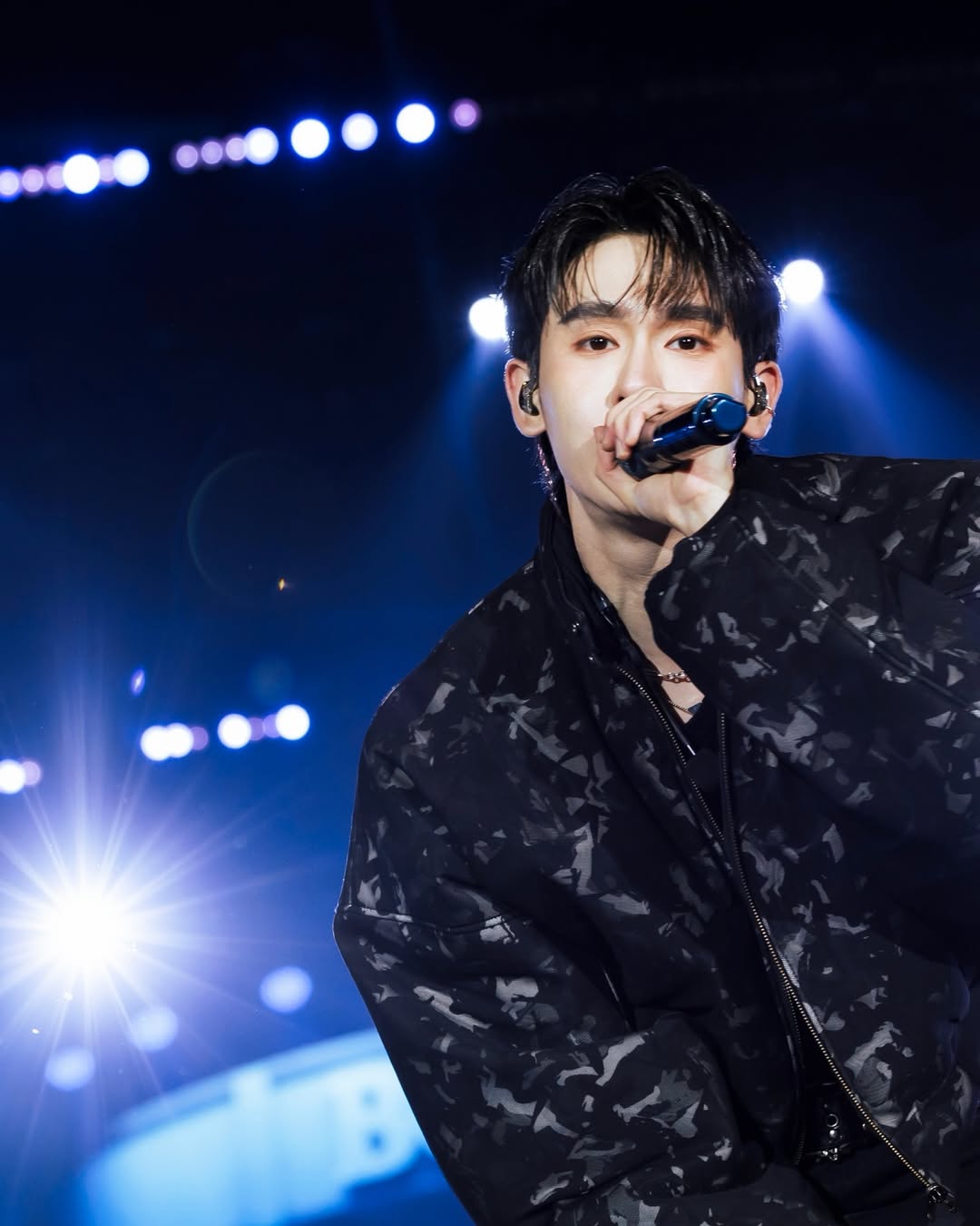 บุ๊ค - กษิดิ์เดช ปลูกผล