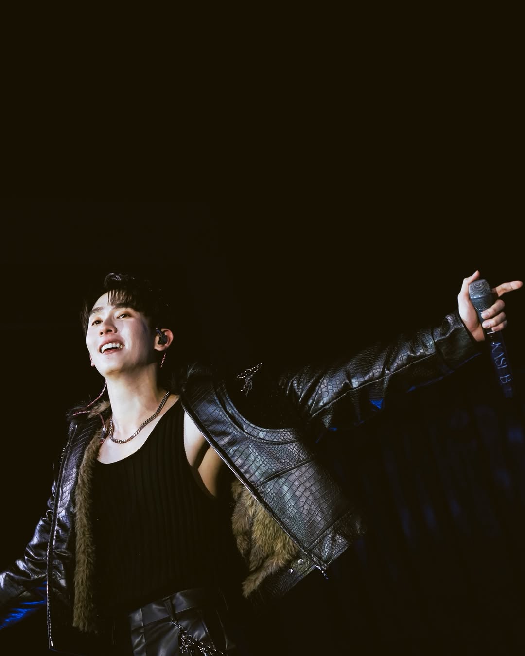 บุ๊ค - กษิดิ์เดช ปลูกผล