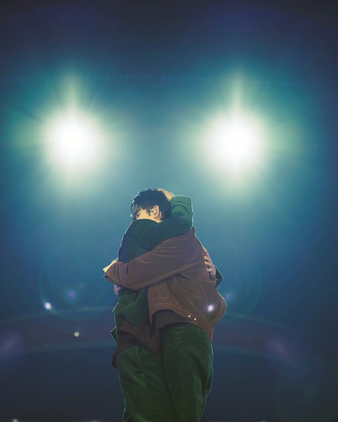 บุ๊ค - กษิดิ์เดช ปลูกผล