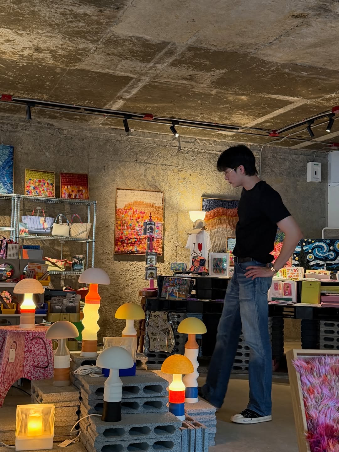 บุ๊ค - กษิดิ์เดช ปลูกผล