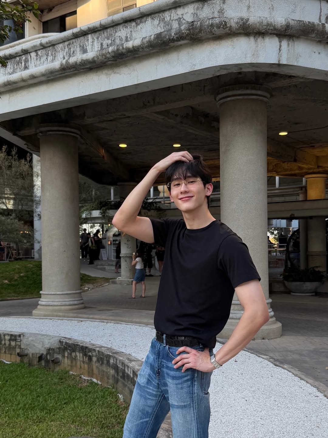 บุ๊ค - กษิดิ์เดช ปลูกผล