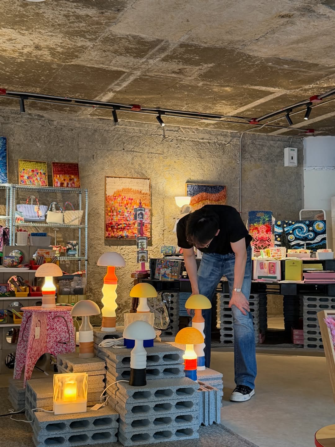 บุ๊ค - กษิดิ์เดช ปลูกผล