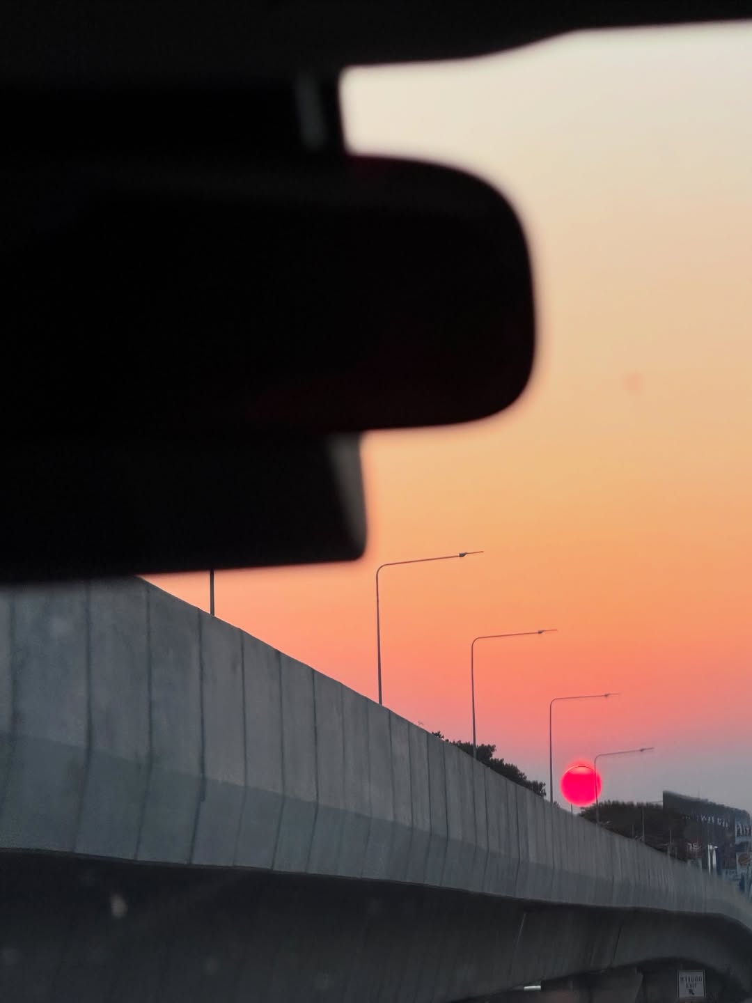 บุ๊ค - กษิดิ์เดช ปลูกผล