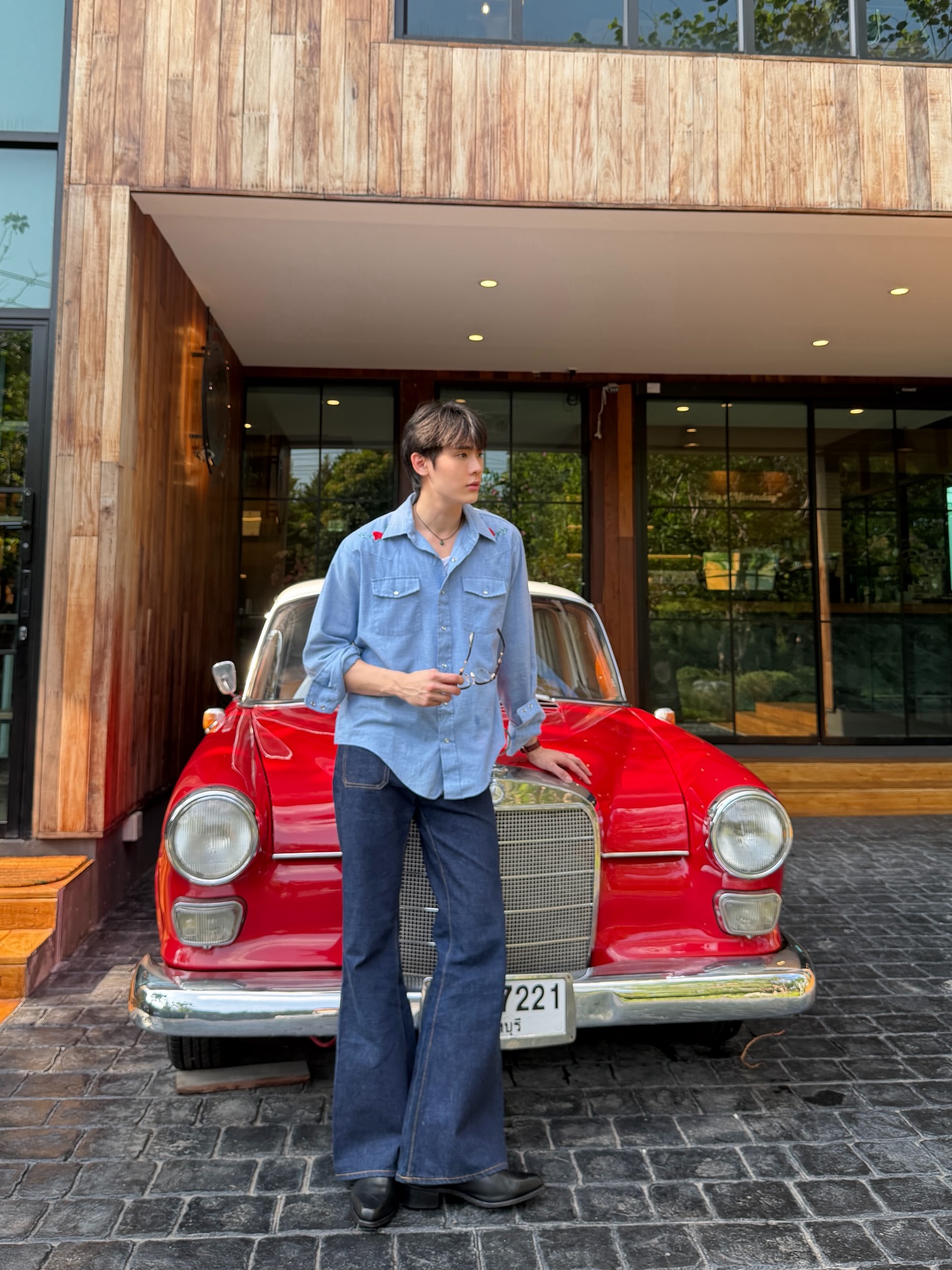 บุ๊ค - กษิดิ์เดช ปลูกผล