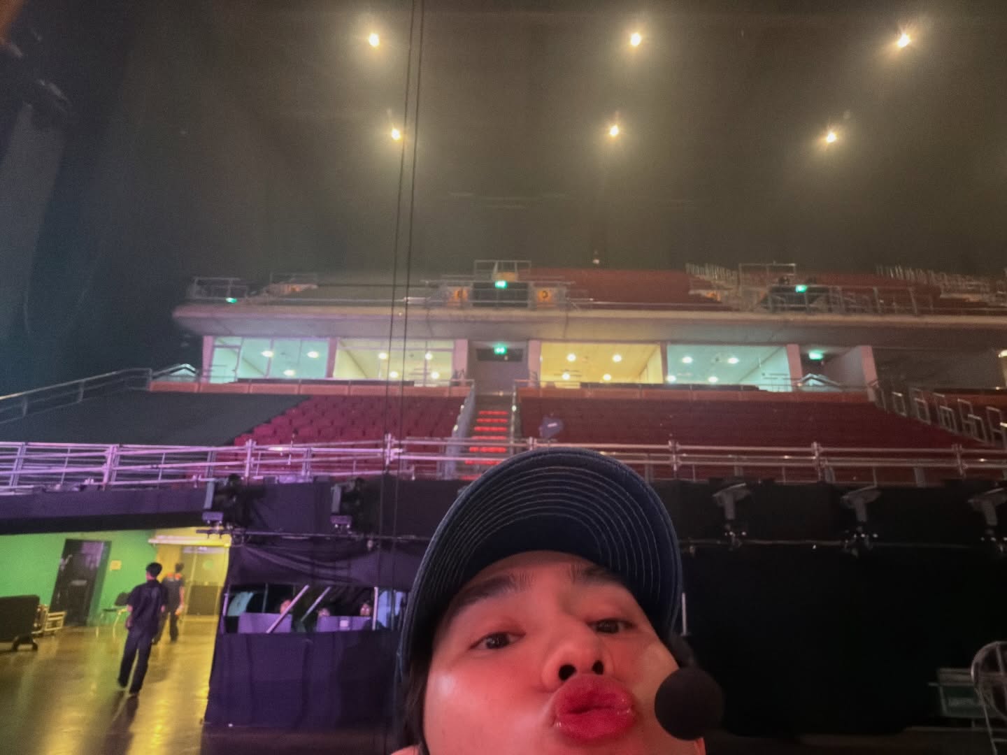 บุ๊ค - กษิดิ์เดช ปลูกผล