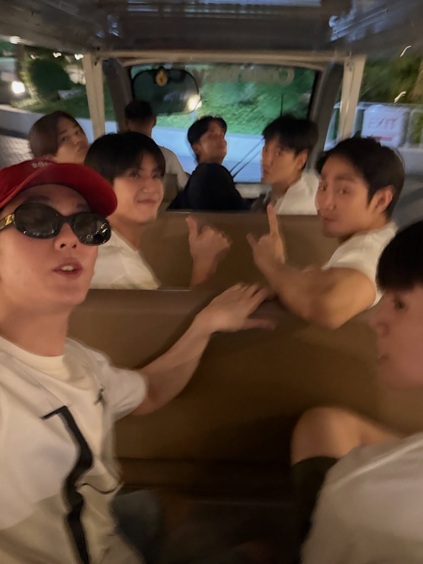 บุ๊ค - กษิดิ์เดช ปลูกผล
