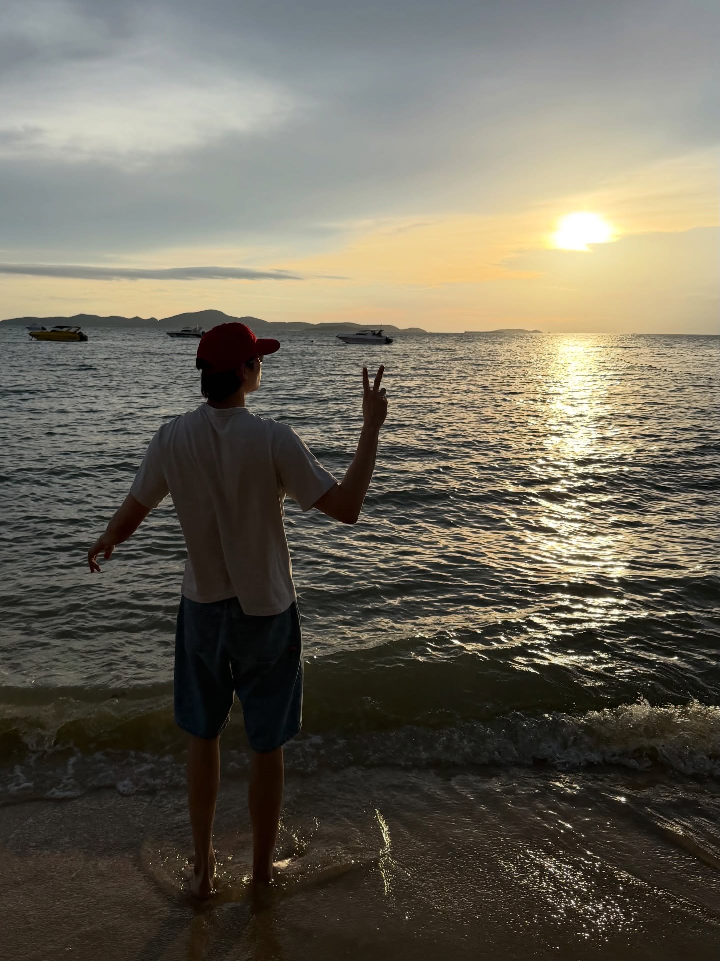 บุ๊ค - กษิดิ์เดช ปลูกผล