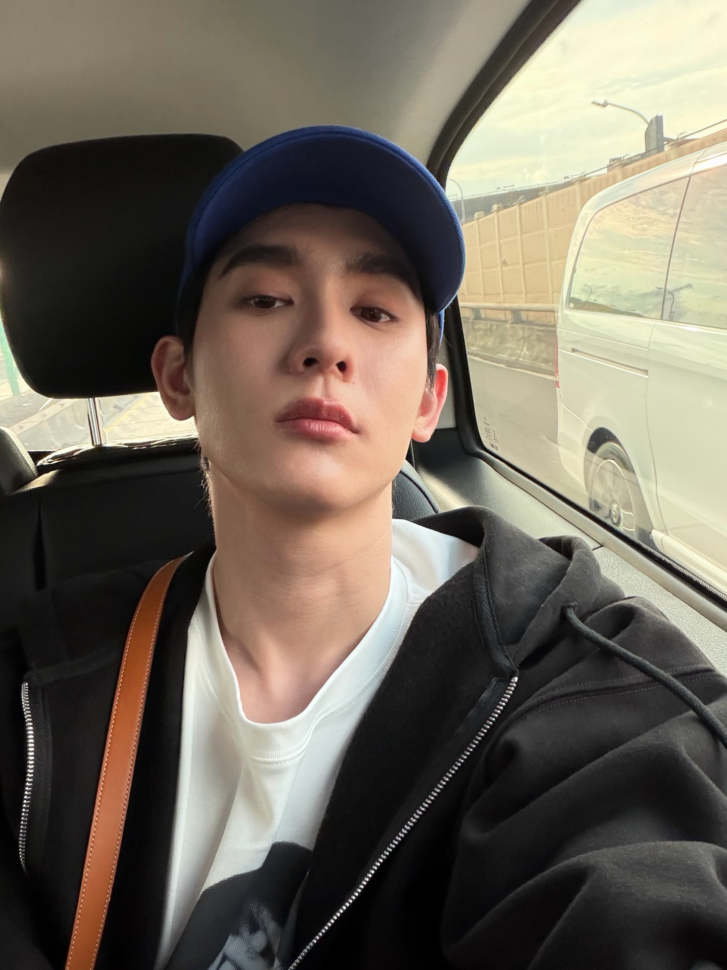 บุ๊ค - กษิดิ์เดช ปลูกผล