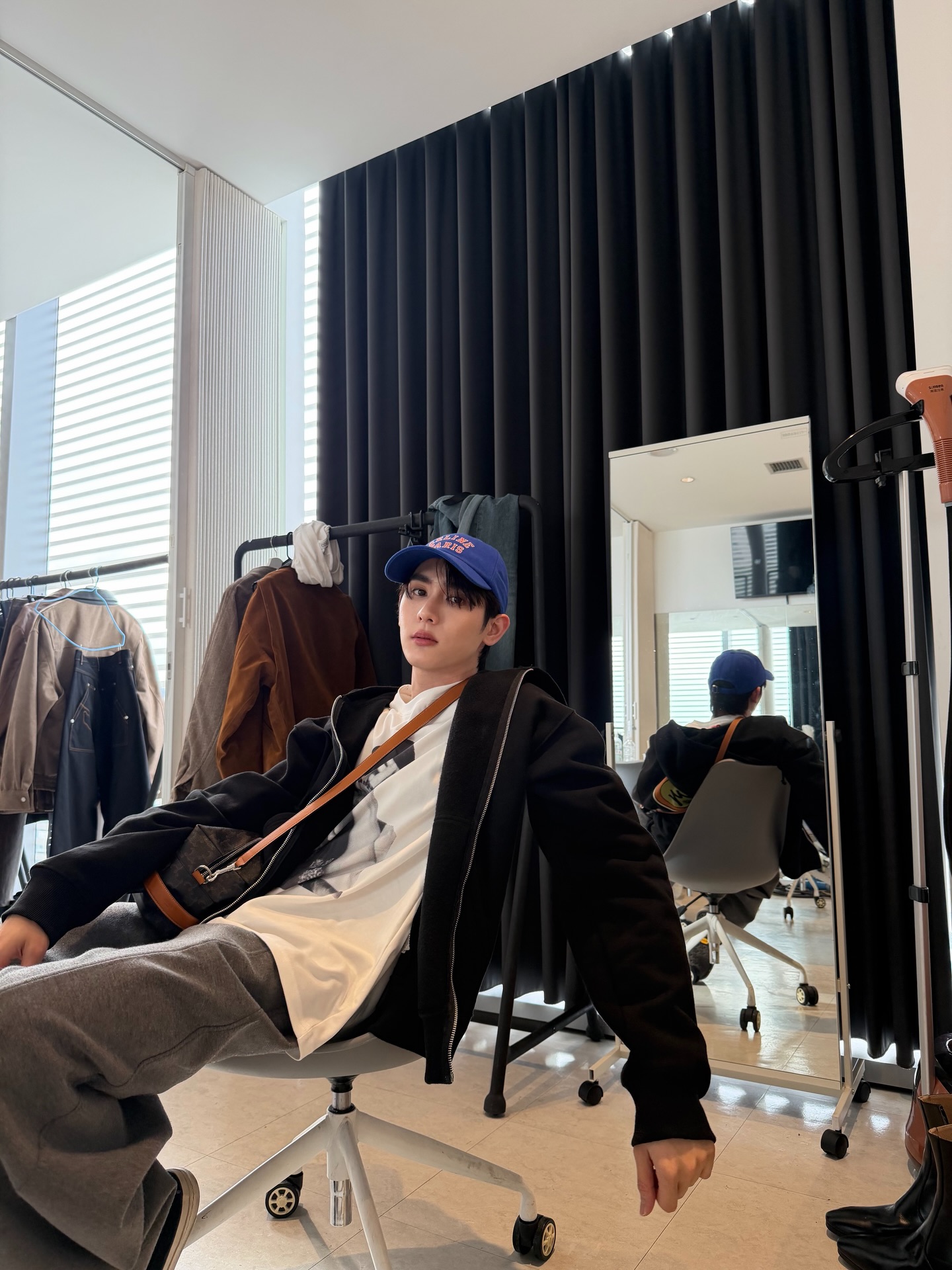 บุ๊ค - กษิดิ์เดช ปลูกผล