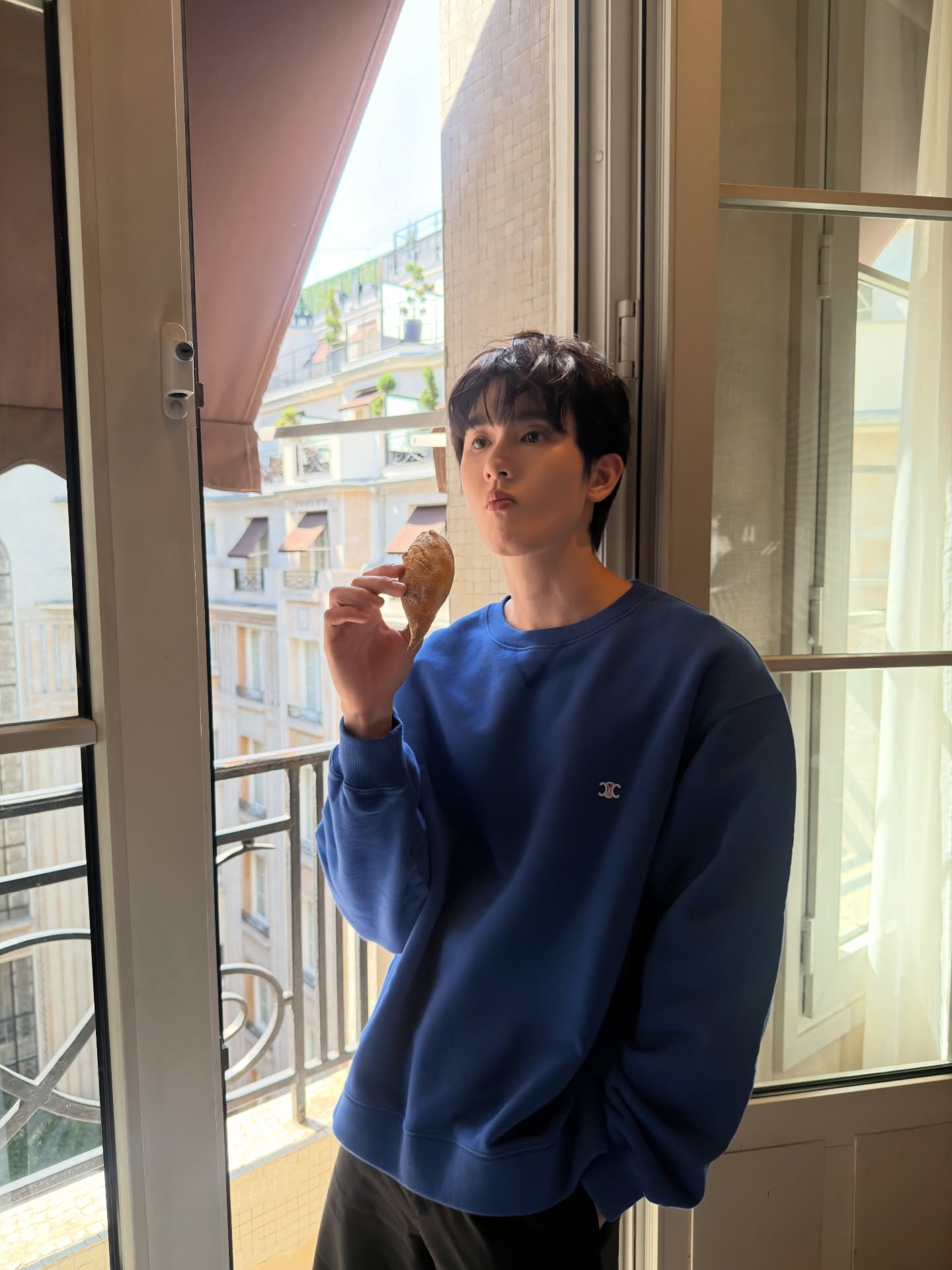 บุ๊ค - กษิดิ์เดช ปลูกผล