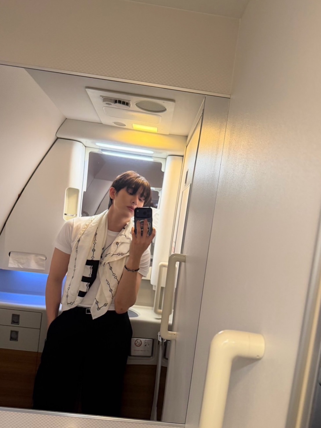 บุ๊ค - กษิดิ์เดช ปลูกผล