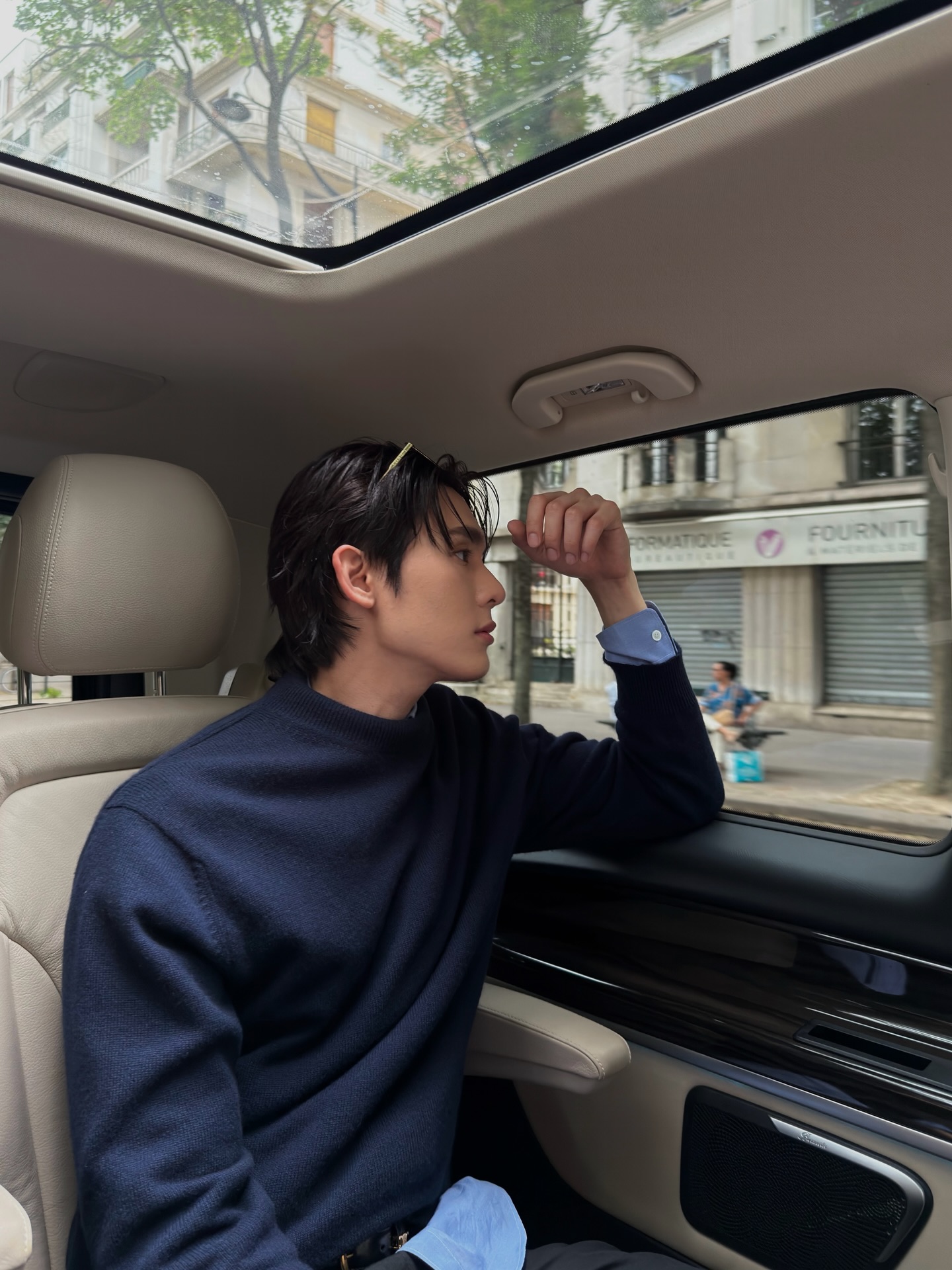 บุ๊ค - กษิดิ์เดช ปลูกผล