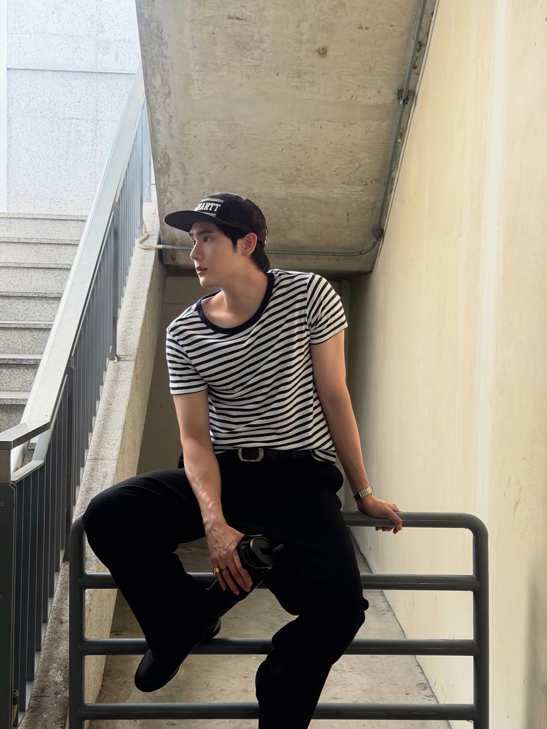 บุ๊ค - กษิดิ์เดช ปลูกผล