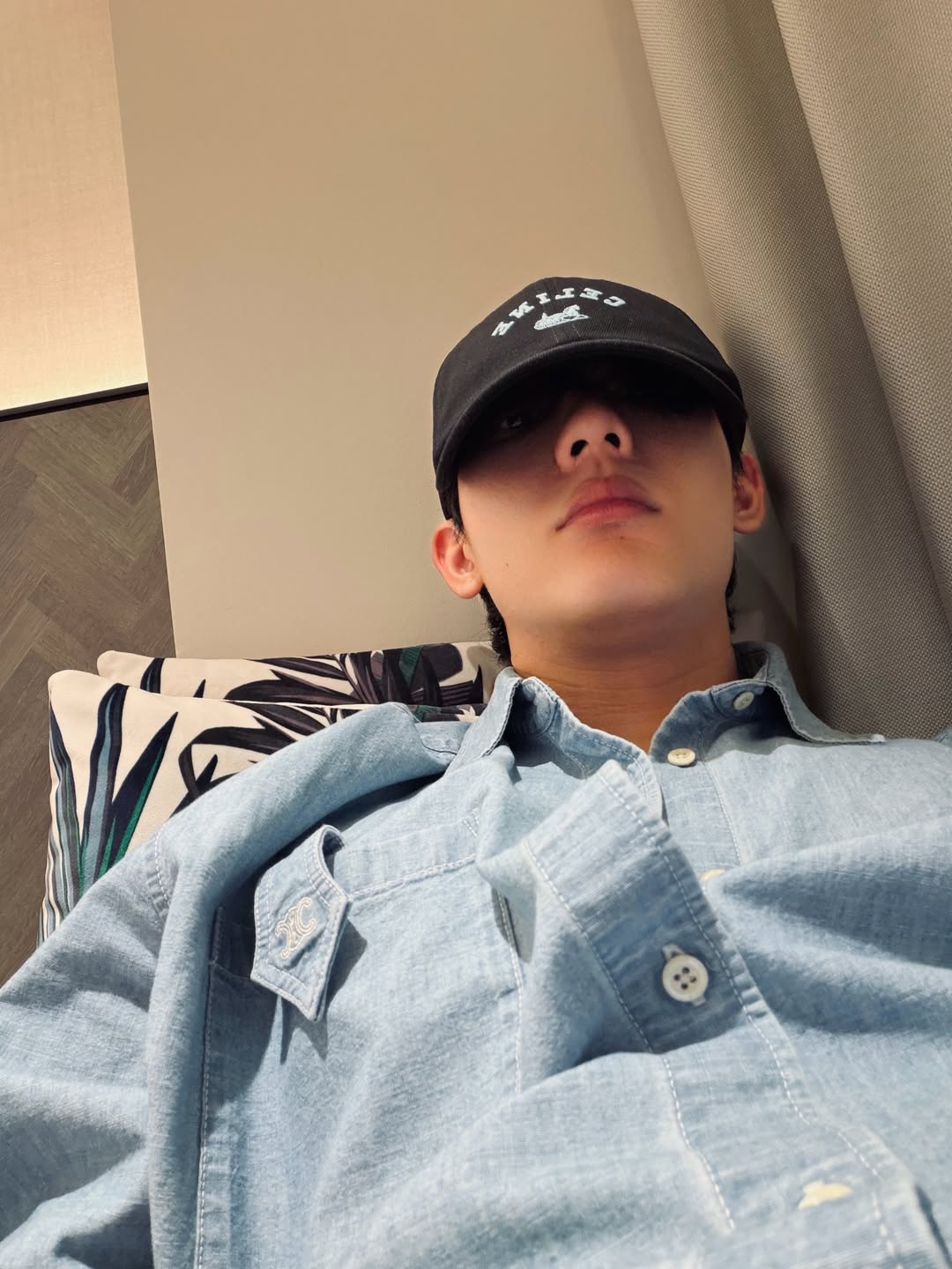 บุ๊ค - กษิดิ์เดช ปลูกผล