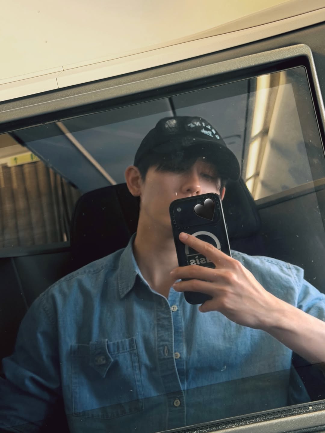 บุ๊ค - กษิดิ์เดช ปลูกผล