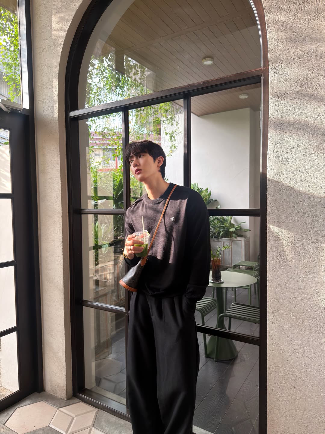 บุ๊ค - กษิดิ์เดช ปลูกผล