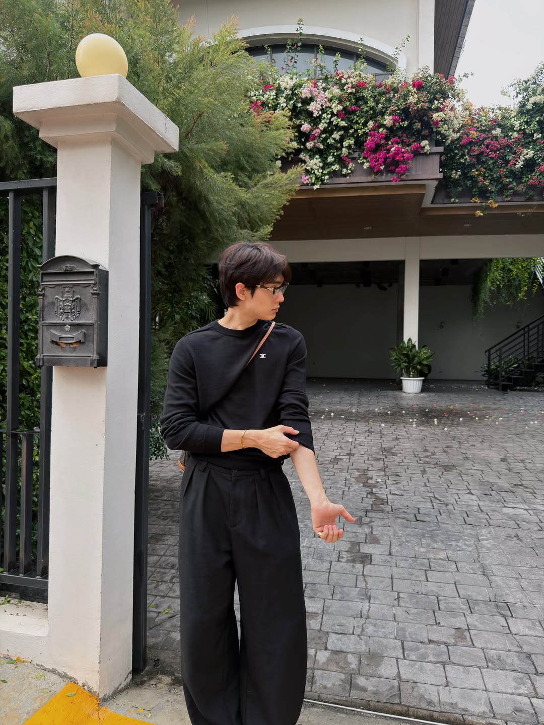 บุ๊ค - กษิดิ์เดช ปลูกผล