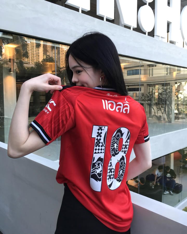 แอลลี่ - อชิรญา นิติพน