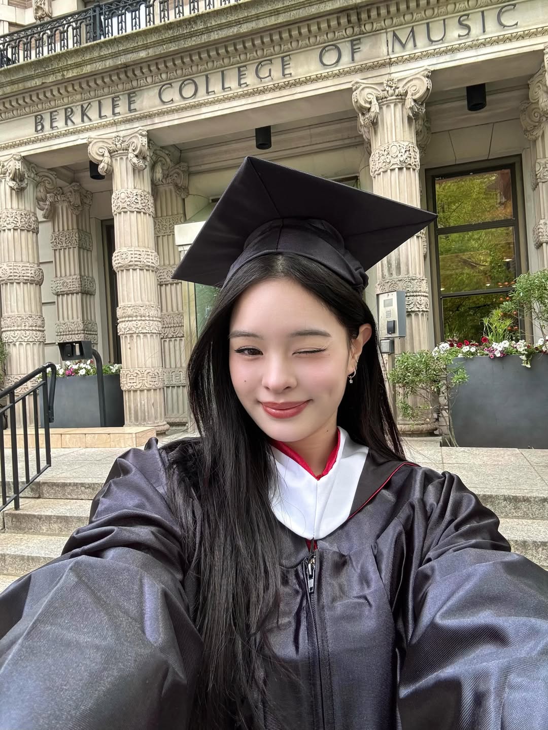 แอลลี่ - อชิรญา นิติพน