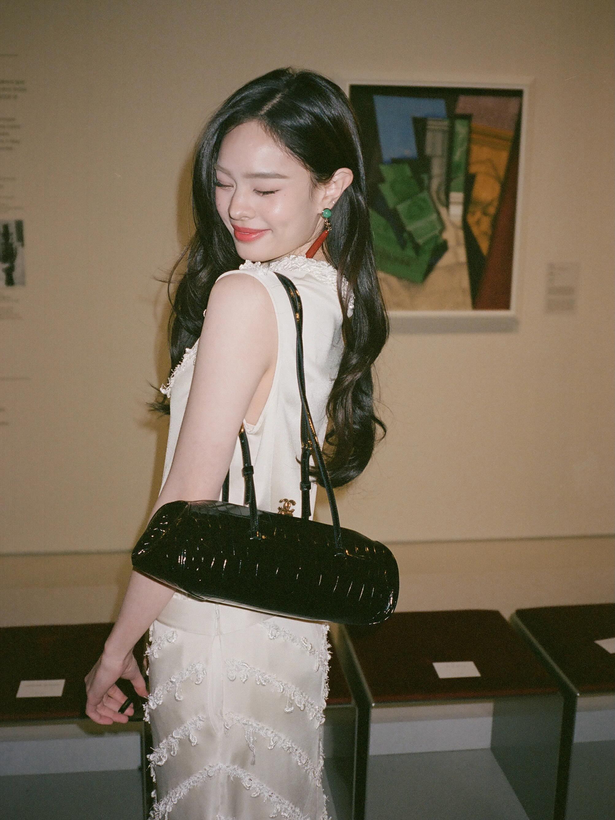 แอลลี่ - อชิรญา นิติพน