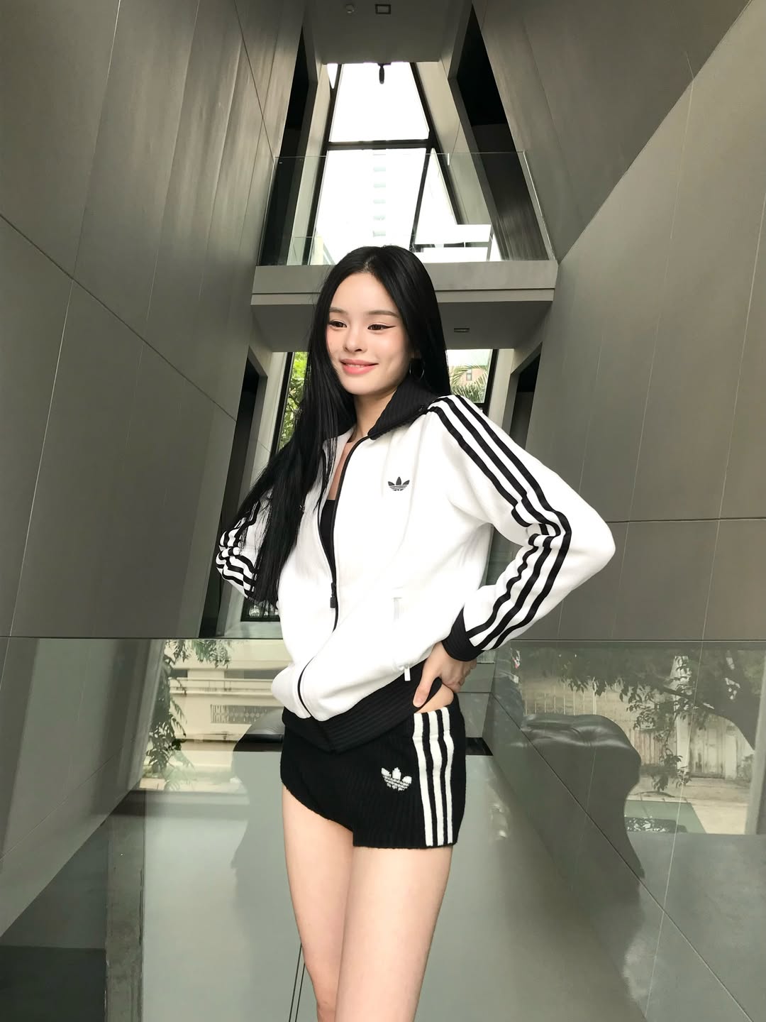 แอลลี่ - อชิรญา นิติพน