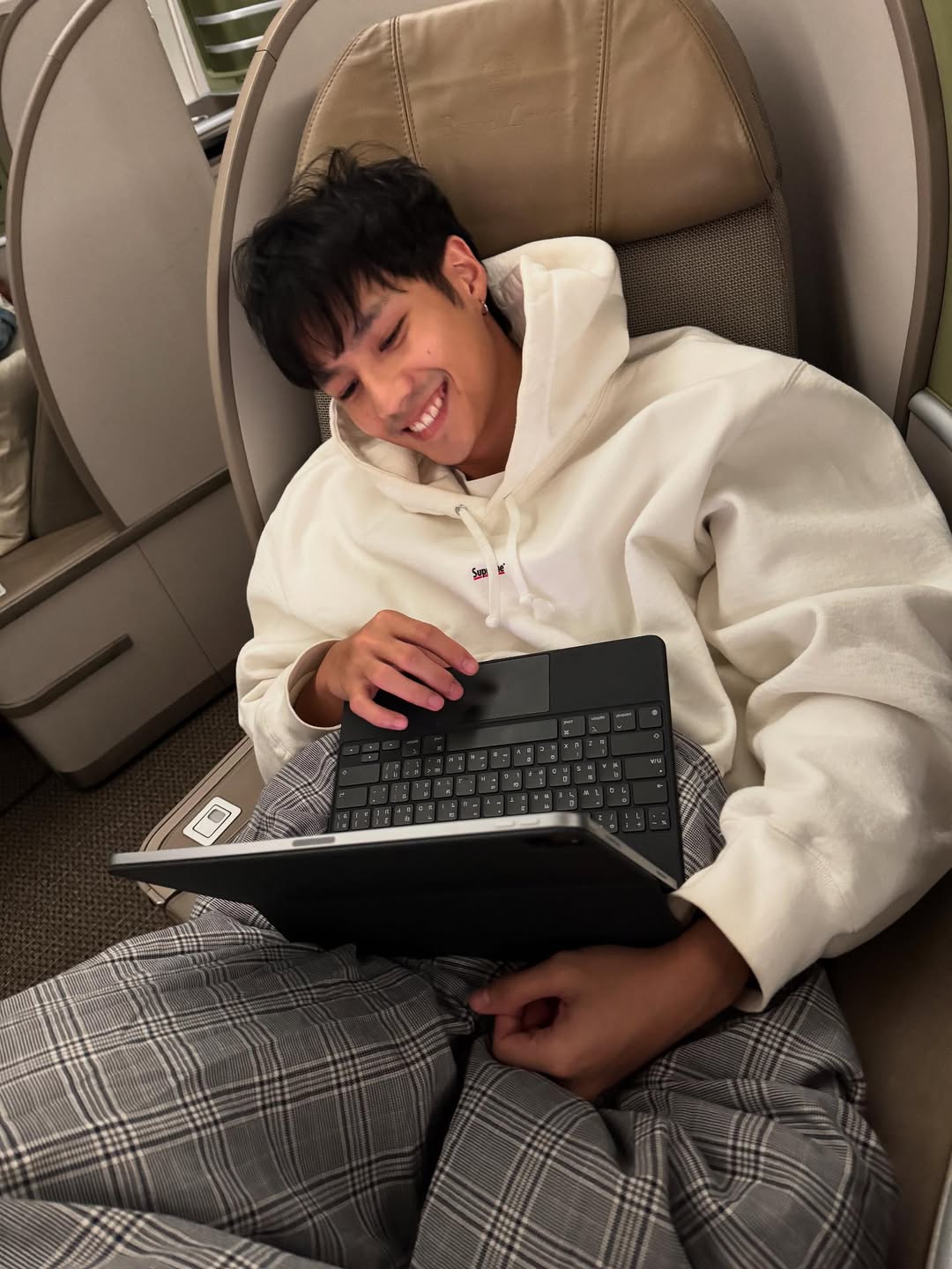แบงค์ - ธิติ มหาโยธารักษ์