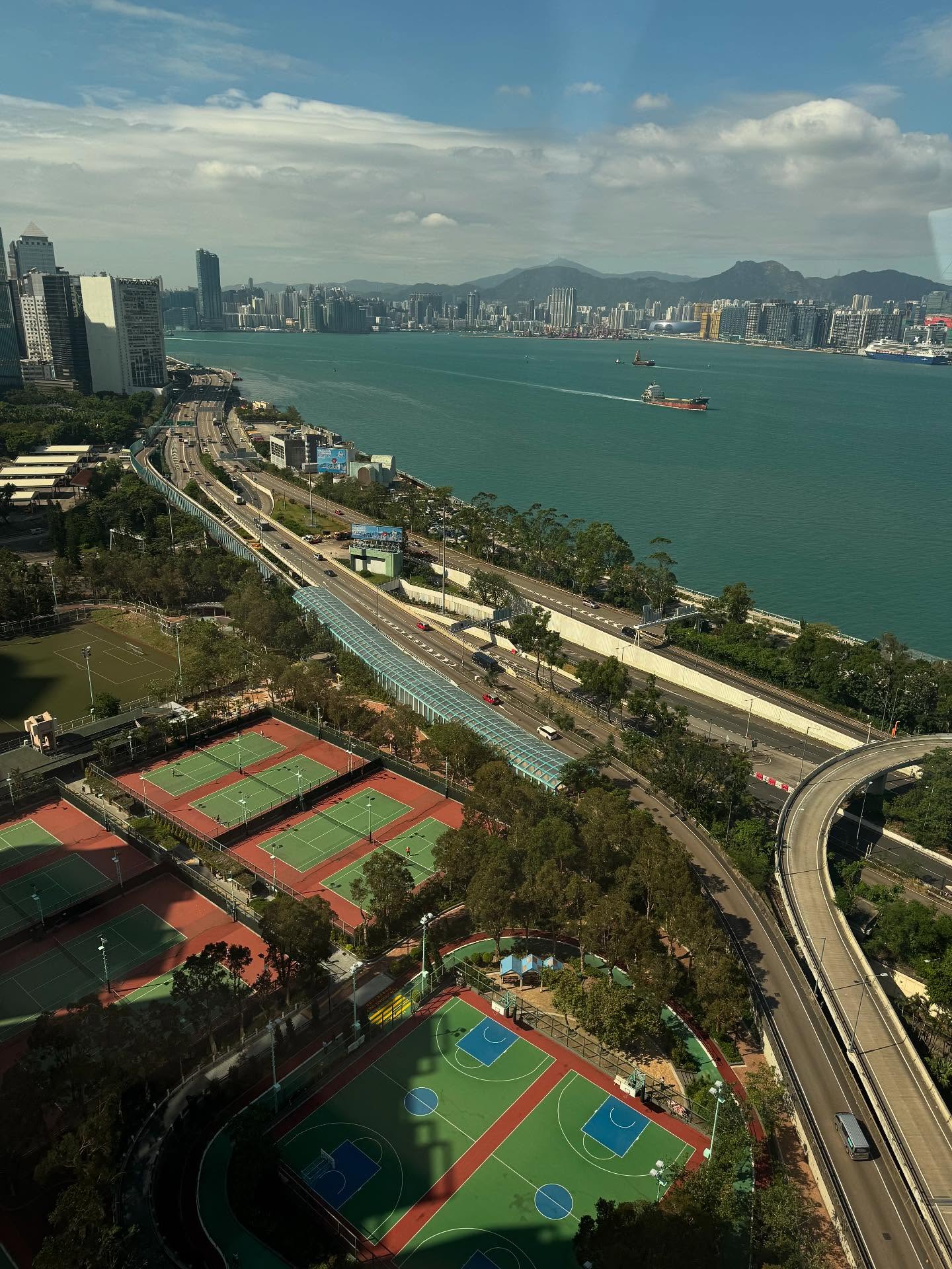 แบงค์ - ธิติ มหาโยธารักษ์