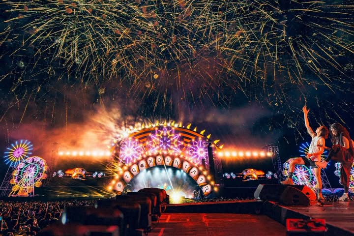 ตูน - อาทิวราห์ คงมาลัย