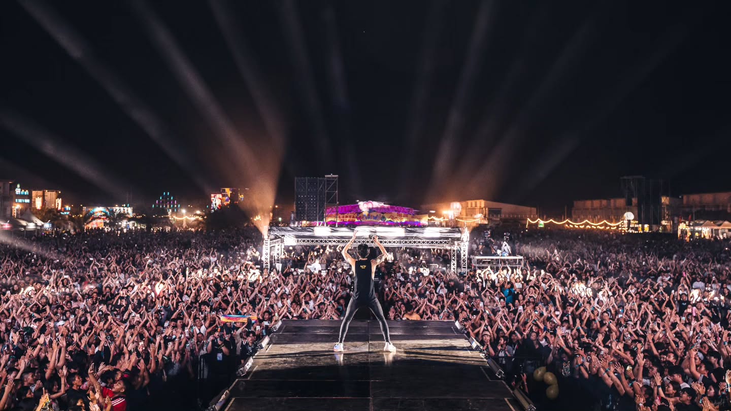 ตูน - อาทิวราห์ คงมาลัย