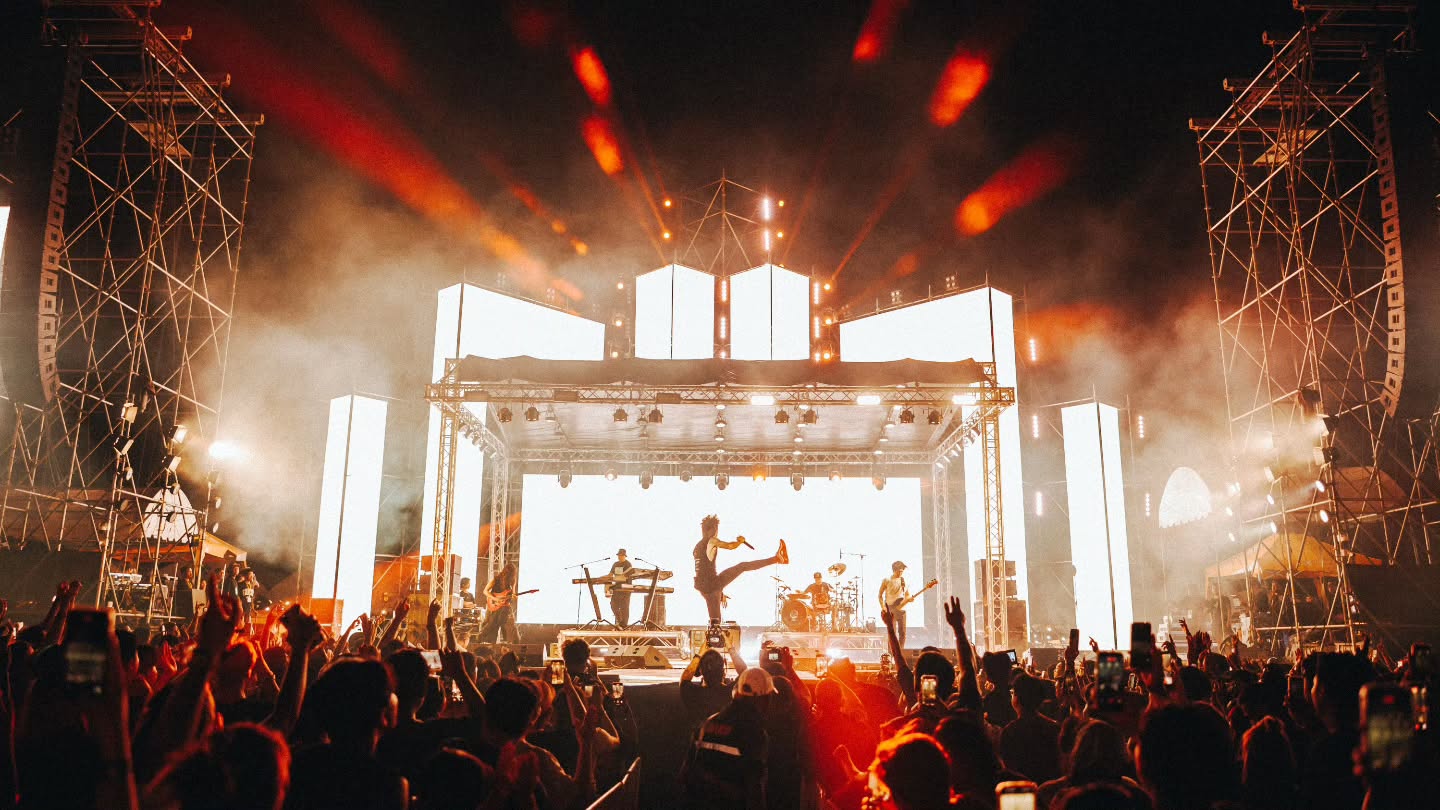 ตูน - อาทิวราห์ คงมาลัย