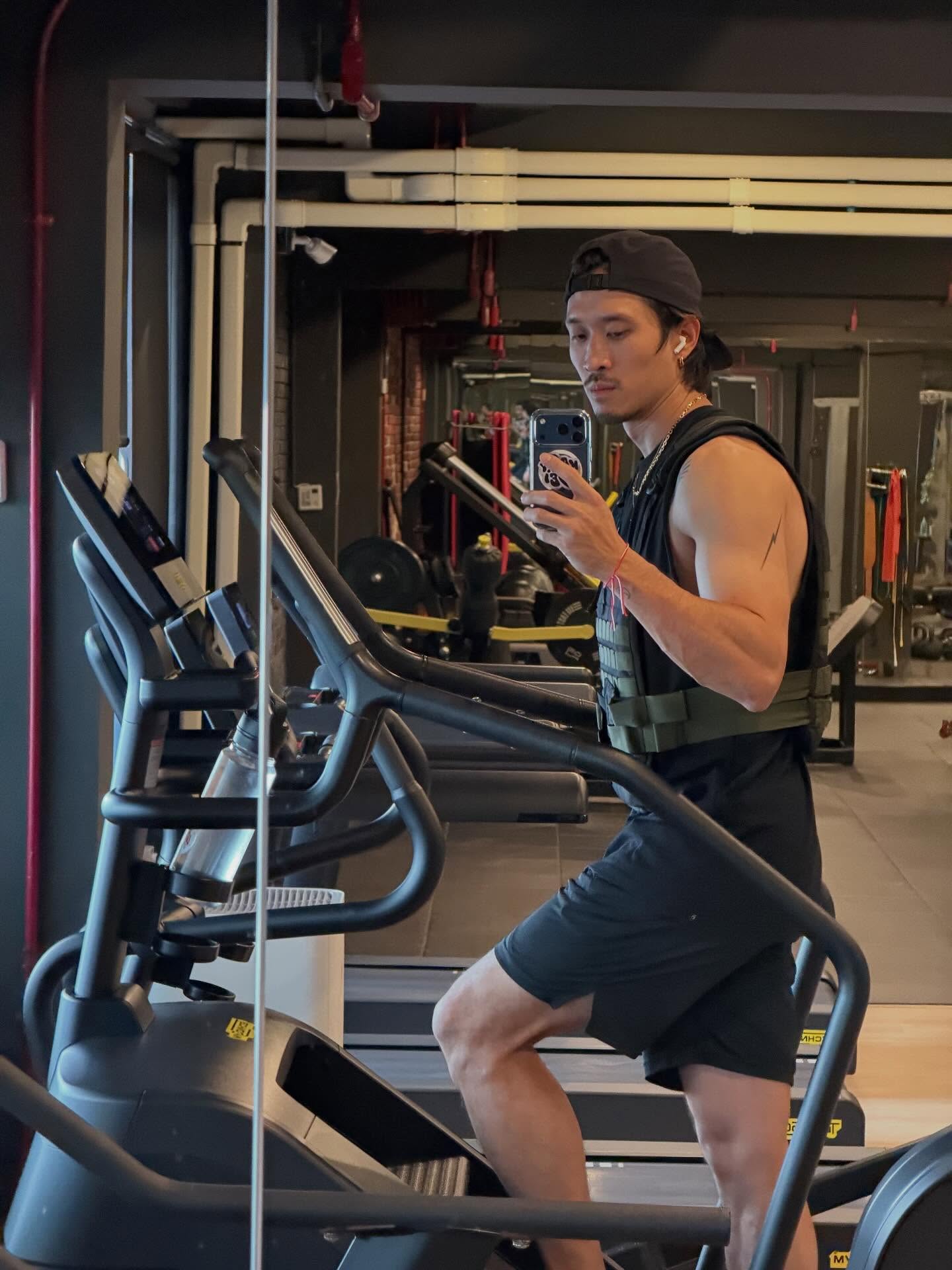 เฟย - ภัทร เอกแสงกุล