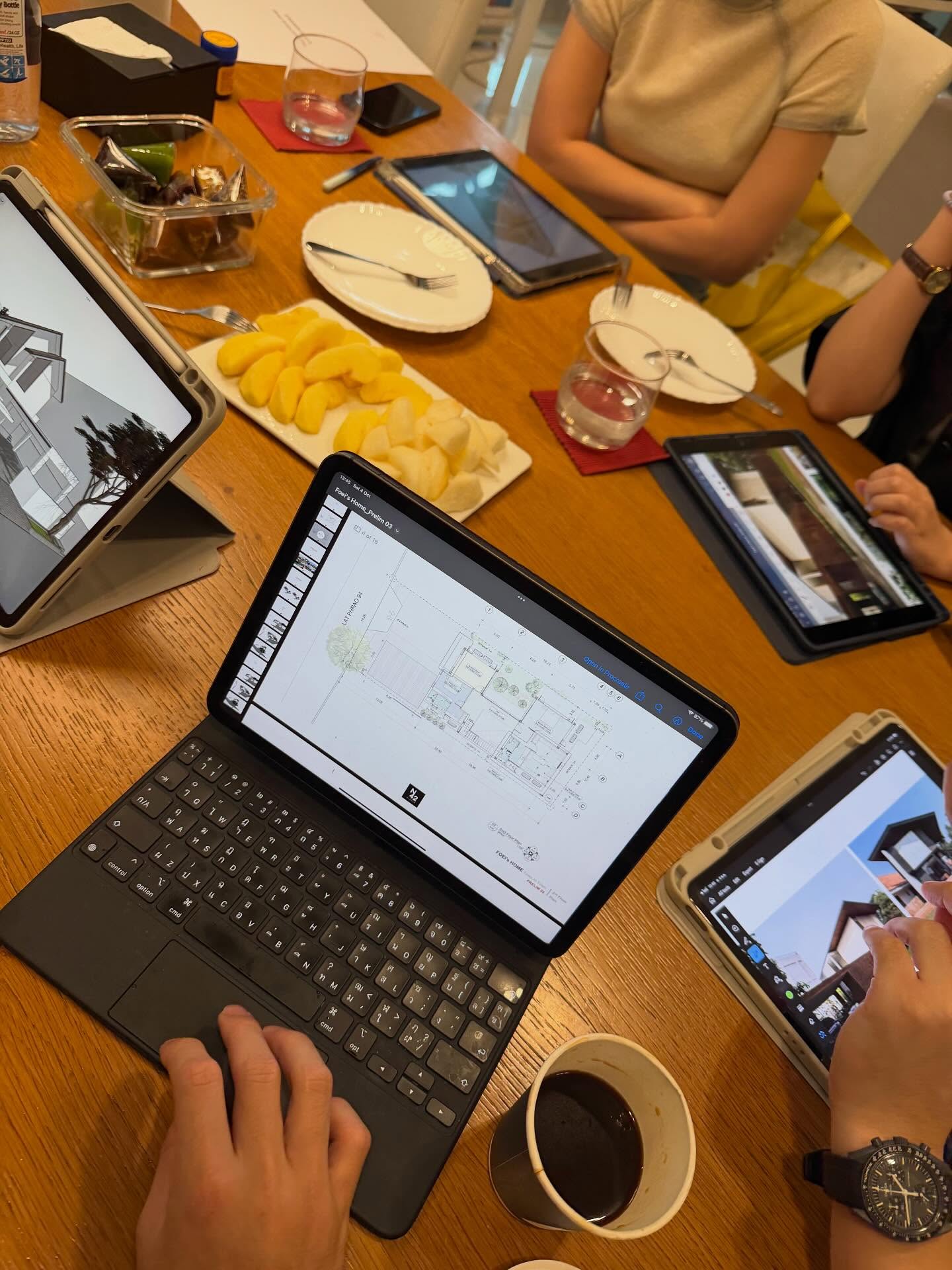 เฟย - ภัทร เอกแสงกุล