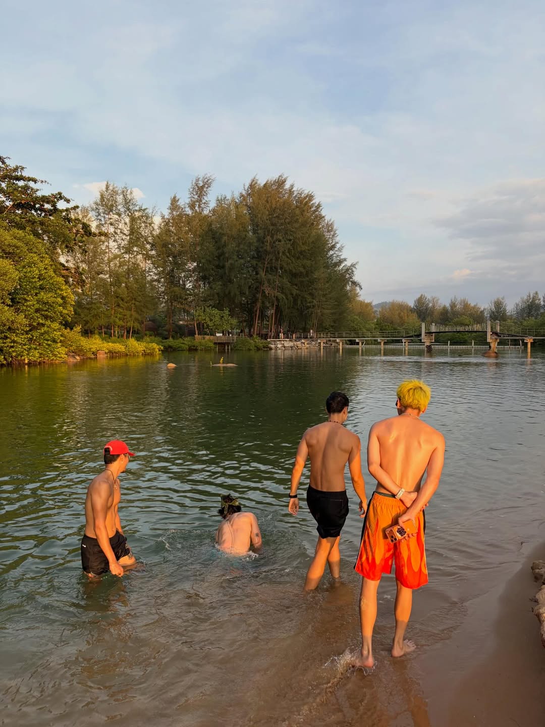 เฟย - ภัทร เอกแสงกุล