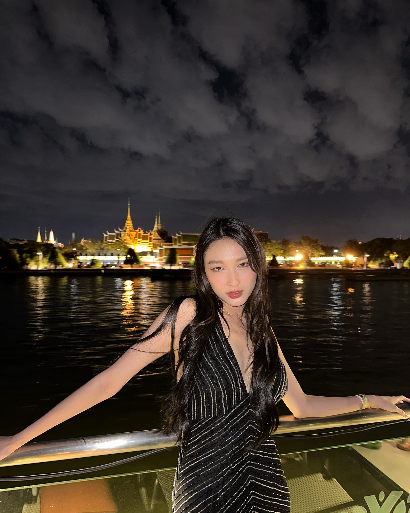 แพรว - นฤภรกมล ฉายแสง
