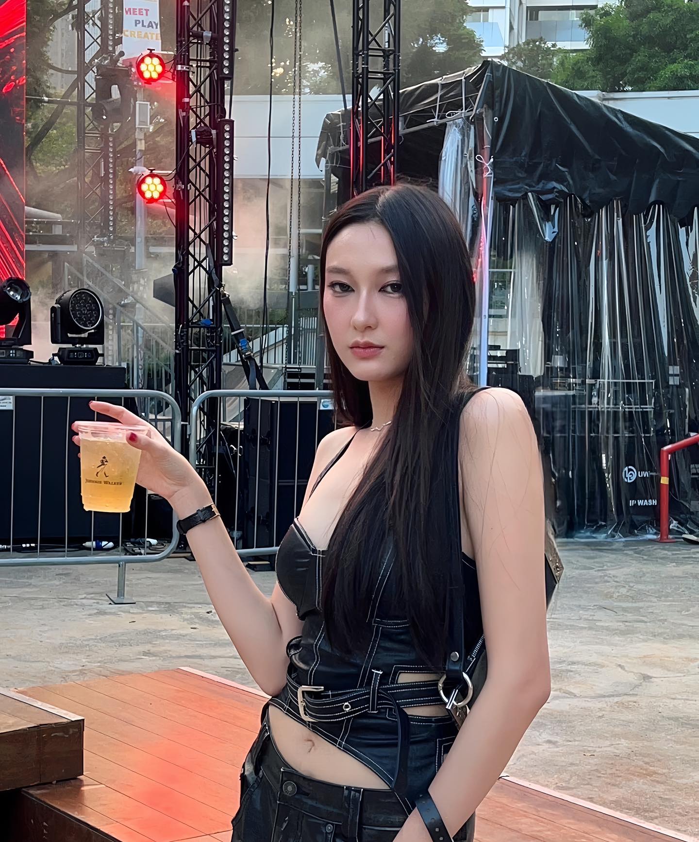 แพรว - นฤภรกมล ฉายแสง