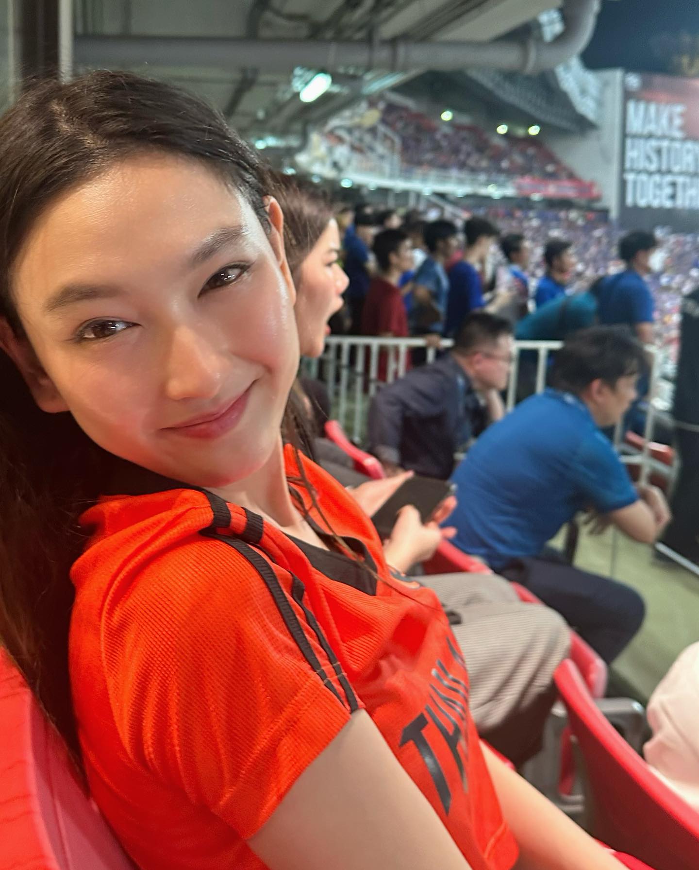 แพรว - นฤภรกมล ฉายแสง