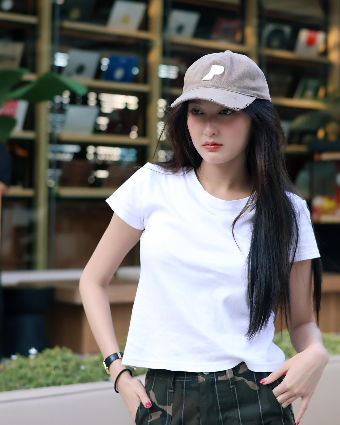 แพรว - นฤภรกมล ฉายแสง