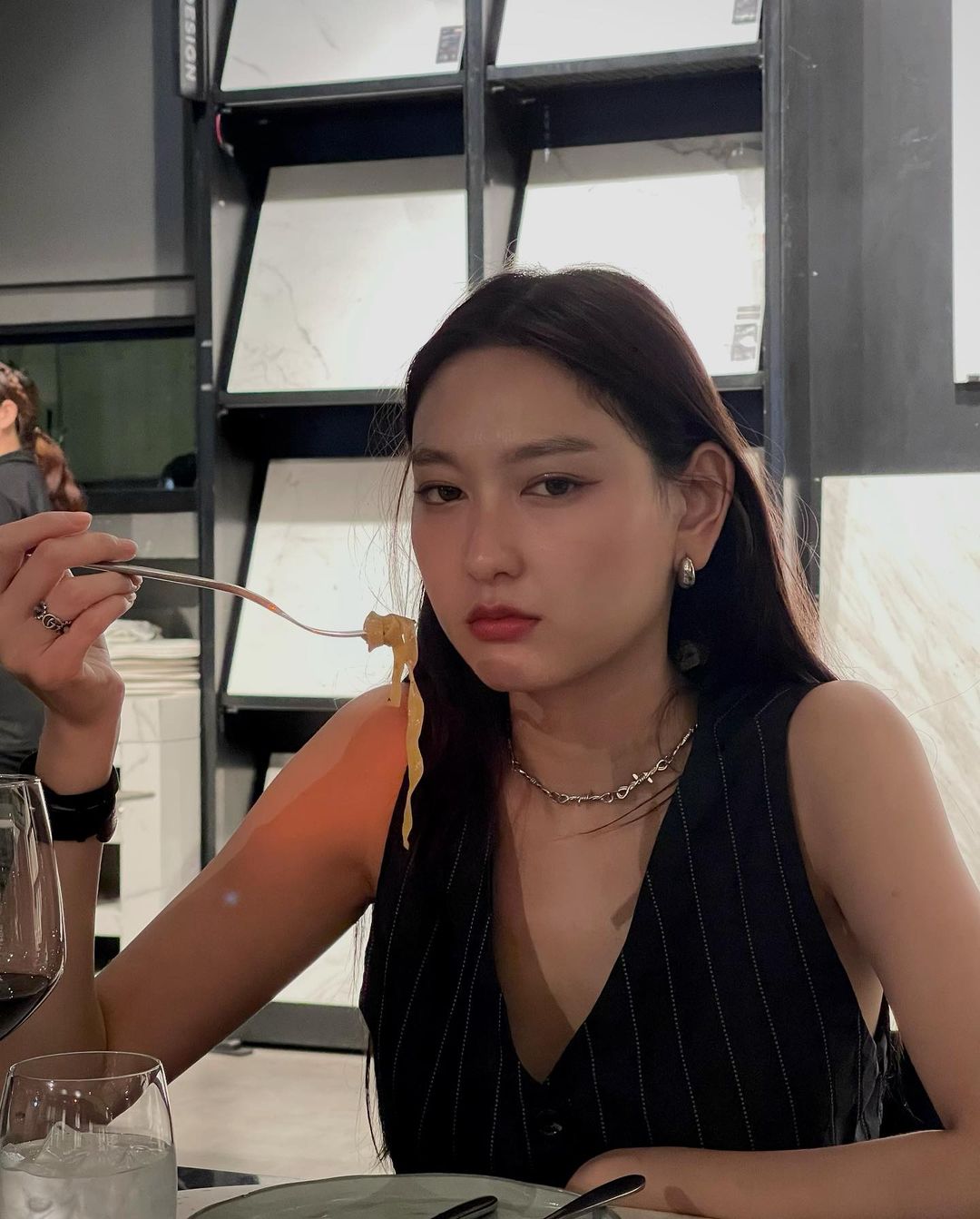 แพรว - นฤภรกมล ฉายแสง
