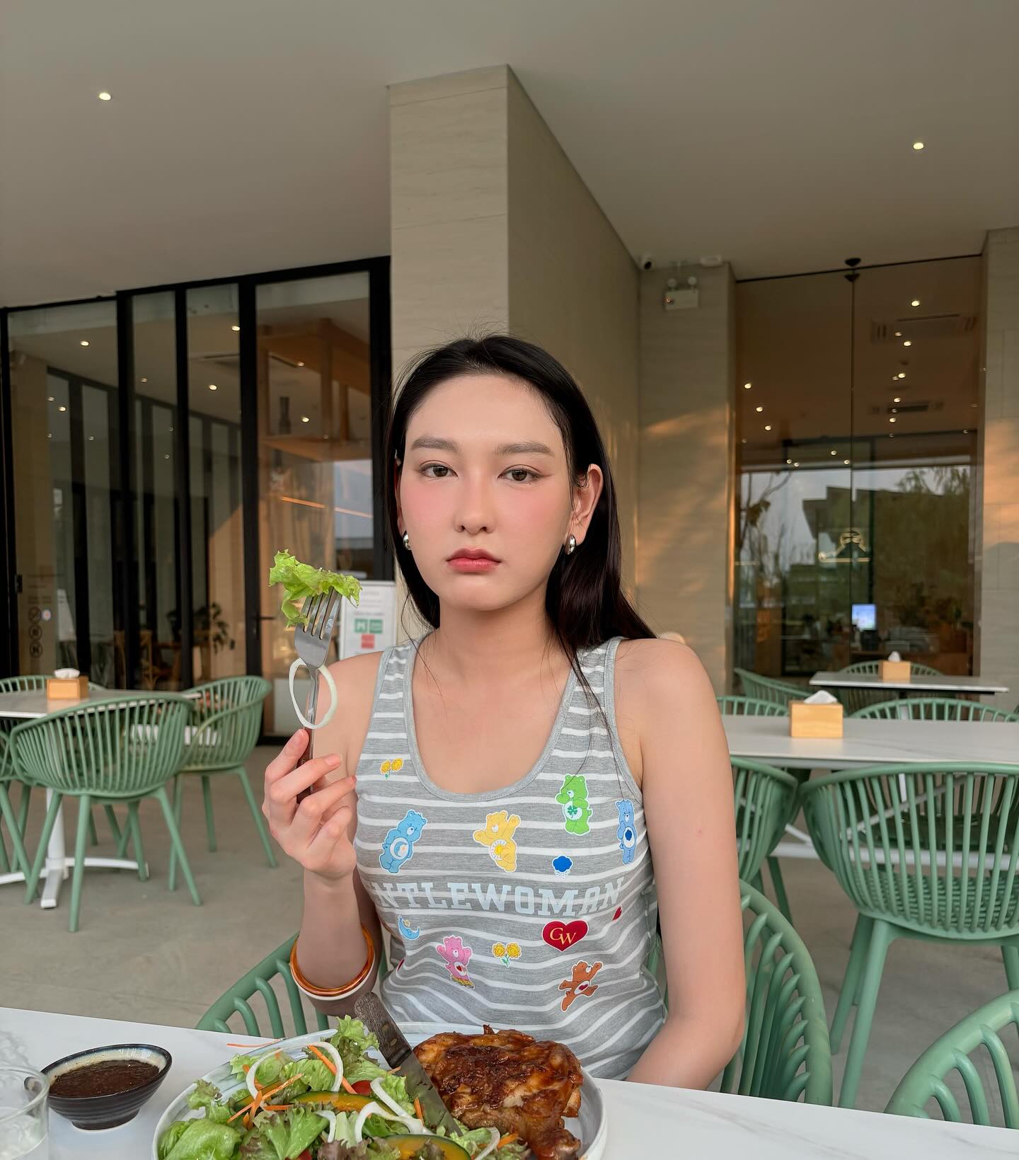 แพรว - นฤภรกมล ฉายแสง