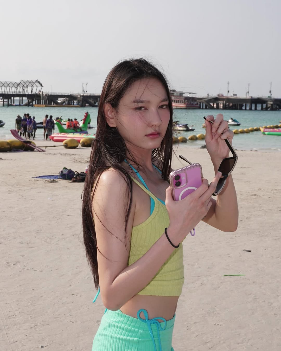 แพรว - นฤภรกมล ฉายแสง