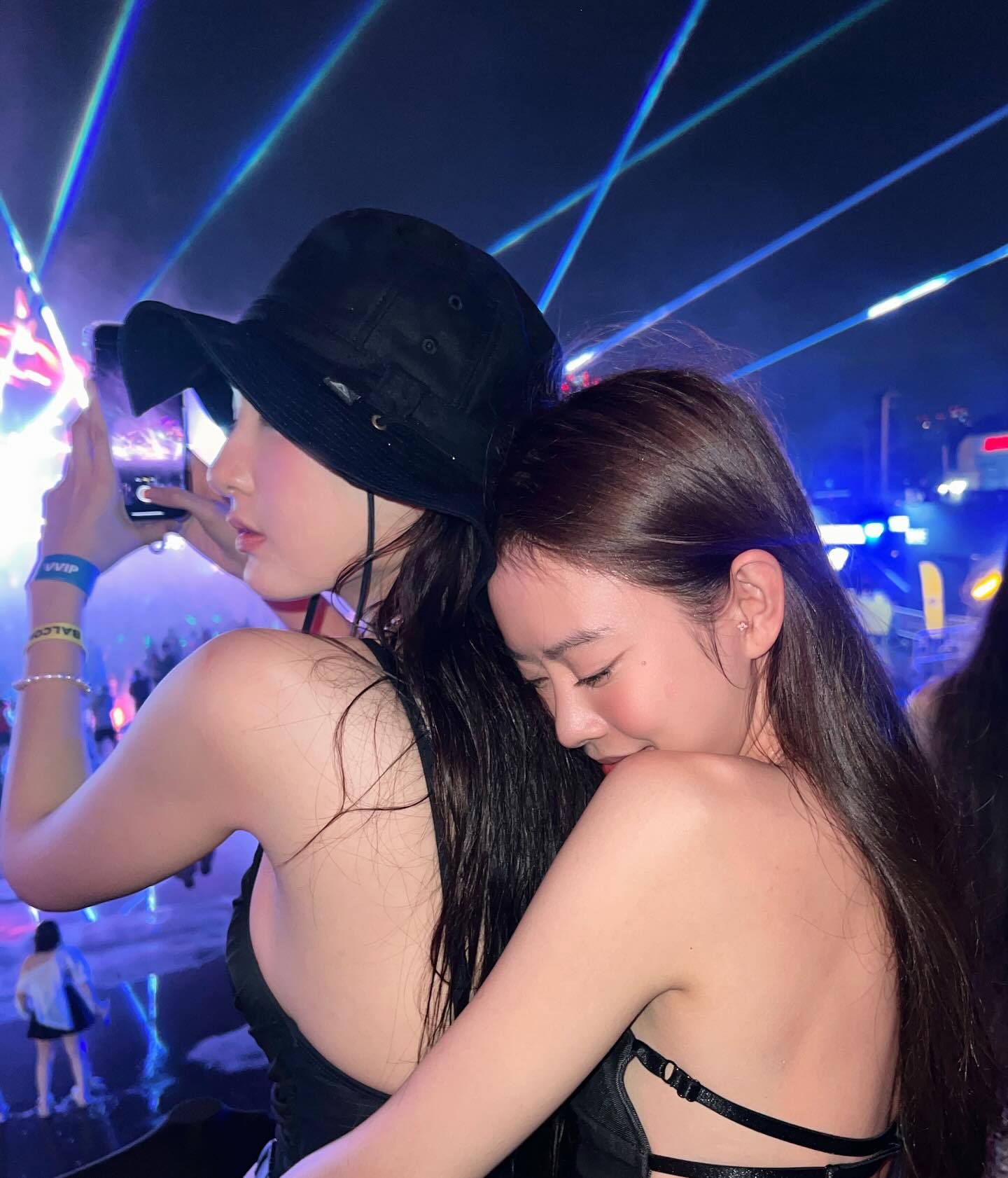 แพรว - นฤภรกมล ฉายแสง