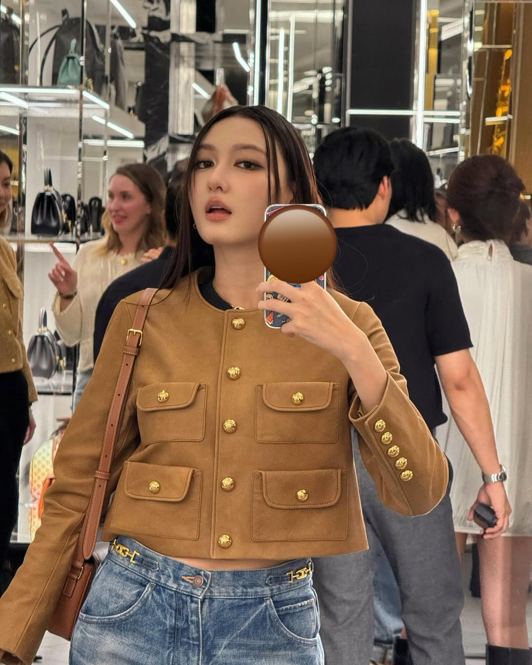 แพรว - นฤภรกมล ฉายแสง