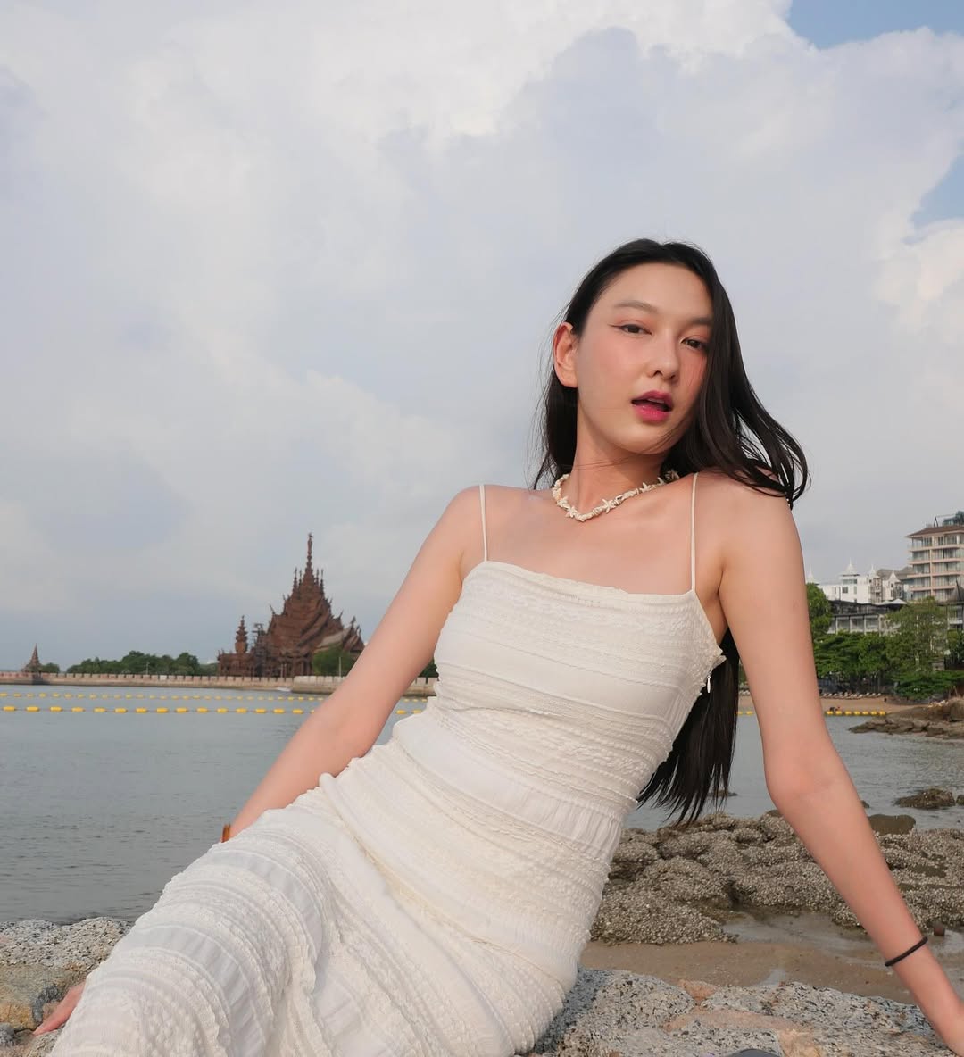 แพรว - นฤภรกมล ฉายแสง